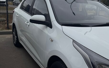 KIA Rio IV, 2018 год, 1 100 000 рублей, 4 фотография