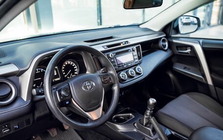 Toyota RAV4, 2018 год, 2 349 000 рублей, 15 фотография