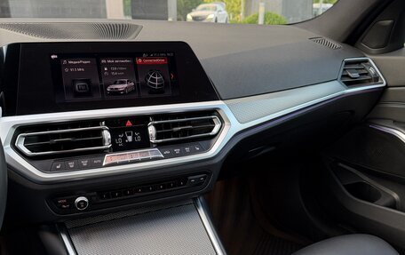 BMW 3 серия, 2019 год, 3 150 000 рублей, 15 фотография