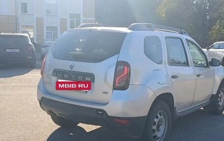 Renault Duster I рестайлинг, 2017 год, 1 000 000 рублей, 3 фотография