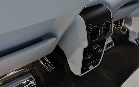 Rolls-Royce Cullinan, 2023 год, 45 000 000 рублей, 9 фотография