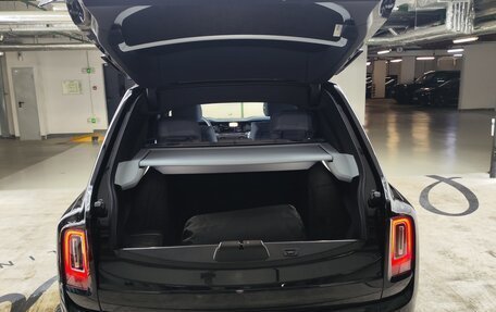 Rolls-Royce Cullinan, 2023 год, 45 000 000 рублей, 13 фотография