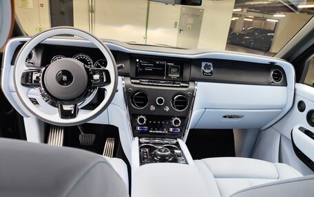 Rolls-Royce Cullinan, 2023 год, 45 000 000 рублей, 7 фотография