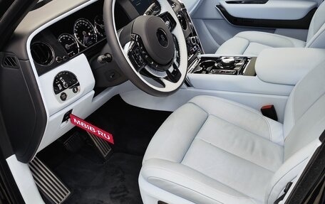 Rolls-Royce Cullinan, 2023 год, 45 000 000 рублей, 8 фотография