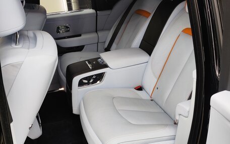 Rolls-Royce Cullinan, 2023 год, 45 000 000 рублей, 16 фотография