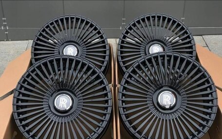 Rolls-Royce Cullinan, 2023 год, 45 000 000 рублей, 18 фотография