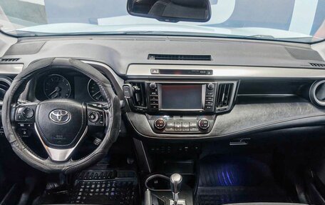 Toyota RAV4, 2017 год, 2 429 900 рублей, 10 фотография