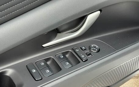 Hyundai Elantra, 2023 год, 1 230 000 рублей, 22 фотография