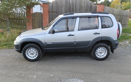 Chevrolet Niva I рестайлинг, 2011 год, 450 000 рублей, 2 фотография