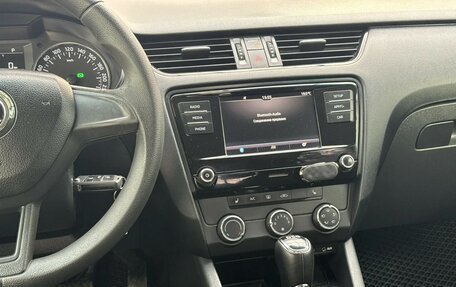 Skoda Octavia, 2017 год, 999 000 рублей, 15 фотография