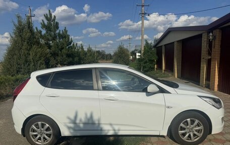 Hyundai Solaris II рестайлинг, 2016 год, 800 000 рублей, 1 фотография