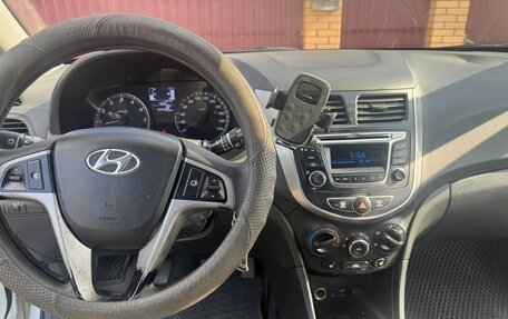 Hyundai Solaris II рестайлинг, 2016 год, 800 000 рублей, 2 фотография