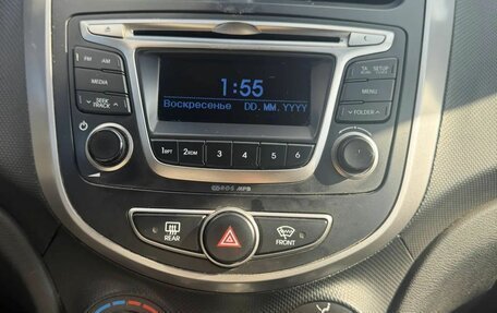 Hyundai Solaris II рестайлинг, 2016 год, 800 000 рублей, 3 фотография