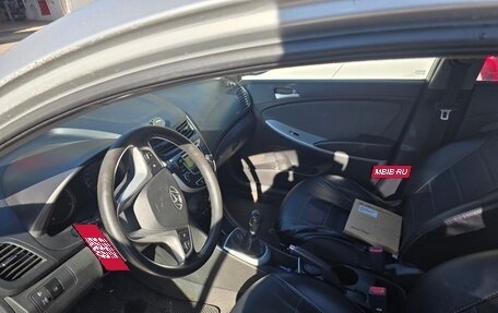 Hyundai Solaris II рестайлинг, 2012 год, 480 000 рублей, 4 фотография