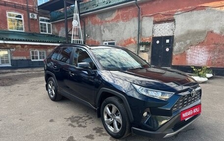 Toyota RAV4, 2020 год, 3 350 000 рублей, 4 фотография