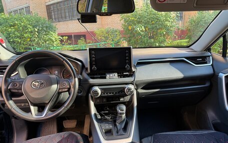Toyota RAV4, 2021 год, 3 900 000 рублей, 6 фотография