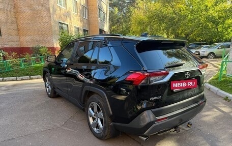 Toyota RAV4, 2021 год, 3 900 000 рублей, 5 фотография