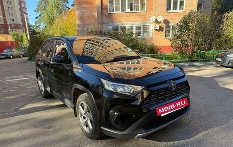 Toyota RAV4, 2021 год, 3 900 000 рублей, 2 фотография