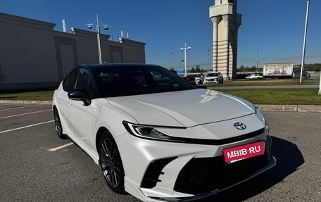 Toyota Camry, 2024 год, 3 800 000 рублей, 2 фотография