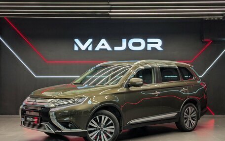 Mitsubishi Outlander III рестайлинг 3, 2019 год, 2 050 000 рублей, 1 фотография