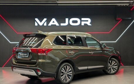 Mitsubishi Outlander III рестайлинг 3, 2019 год, 2 050 000 рублей, 2 фотография
