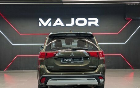 Mitsubishi Outlander III рестайлинг 3, 2019 год, 2 050 000 рублей, 3 фотография