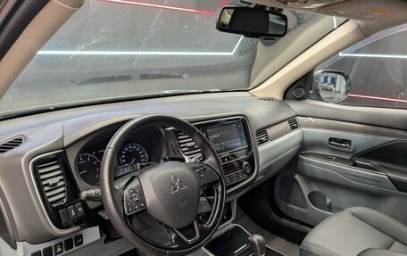 Mitsubishi Outlander III рестайлинг 3, 2019 год, 2 050 000 рублей, 12 фотография