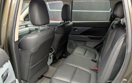 Mitsubishi Outlander III рестайлинг 3, 2019 год, 2 050 000 рублей, 6 фотография