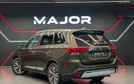 Mitsubishi Outlander III рестайлинг 3, 2019 год, 2 050 000 рублей, 26 фотография