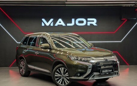 Mitsubishi Outlander III рестайлинг 3, 2019 год, 2 050 000 рублей, 30 фотография