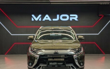 Mitsubishi Outlander III рестайлинг 3, 2019 год, 2 050 000 рублей, 28 фотография