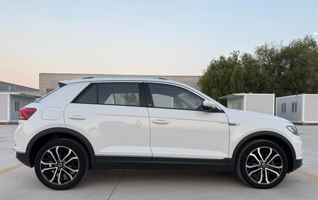 Volkswagen T-Roc I, 2022 год, 1 450 000 рублей, 4 фотография