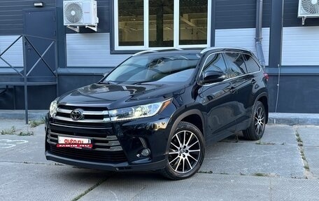 Toyota Highlander III, 2017 год, 3 449 000 рублей, 1 фотография