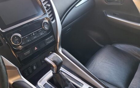 Mitsubishi Pajero Sport III рестайлинг, 2018 год, 2 900 000 рублей, 20 фотография