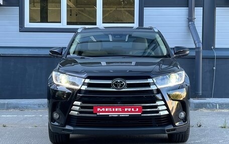Toyota Highlander III, 2017 год, 3 449 000 рублей, 2 фотография