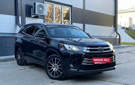 Toyota Highlander III, 2017 год, 3 449 000 рублей, 3 фотография