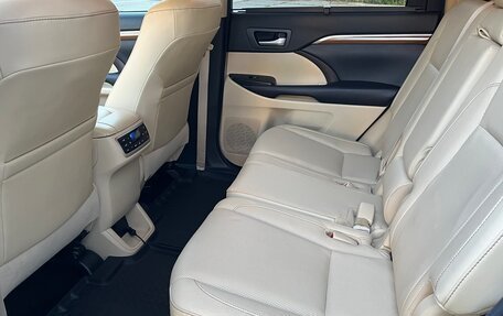 Toyota Highlander III, 2017 год, 3 449 000 рублей, 11 фотография