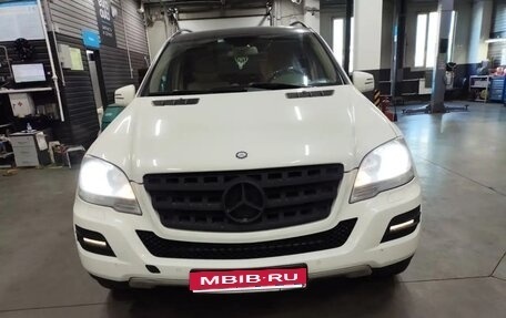 Mercedes-Benz M-Класс, 2011 год, 2 000 000 рублей, 1 фотография