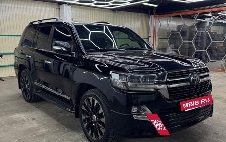Toyota Land Cruiser 200, 2018 год, 7 500 000 рублей, 2 фотография
