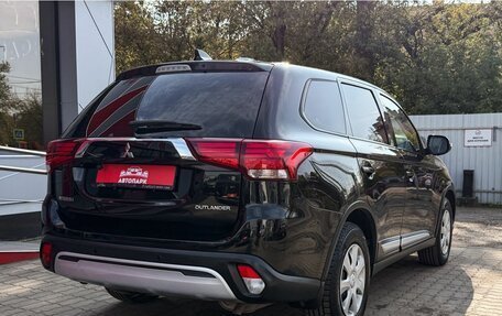Mitsubishi Outlander III рестайлинг 3, 2019 год, 1 899 000 рублей, 3 фотография