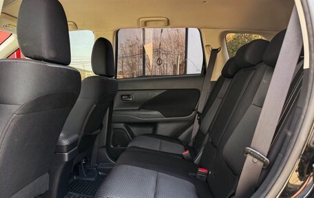 Mitsubishi Outlander III рестайлинг 3, 2019 год, 1 899 000 рублей, 10 фотография