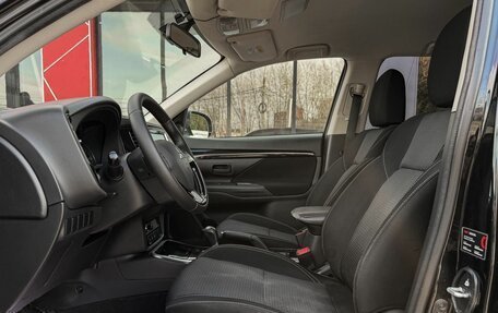 Mitsubishi Outlander III рестайлинг 3, 2019 год, 1 899 000 рублей, 9 фотография