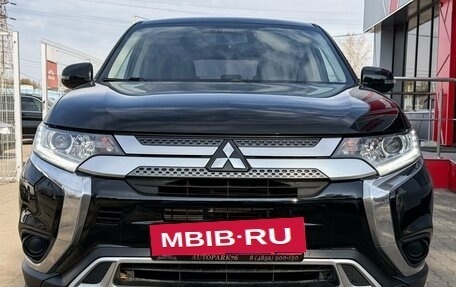 Mitsubishi Outlander III рестайлинг 3, 2019 год, 1 899 000 рублей, 2 фотография