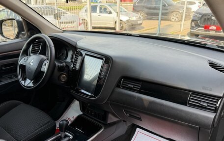 Mitsubishi Outlander III рестайлинг 3, 2019 год, 1 899 000 рублей, 15 фотография