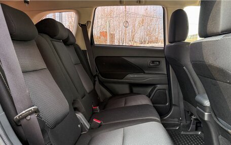 Mitsubishi Outlander III рестайлинг 3, 2019 год, 1 899 000 рублей, 13 фотография