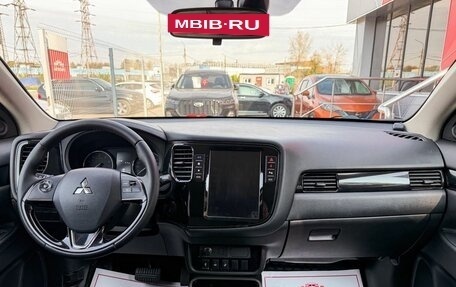 Mitsubishi Outlander III рестайлинг 3, 2019 год, 1 899 000 рублей, 16 фотография