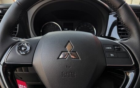Mitsubishi Outlander III рестайлинг 3, 2019 год, 1 899 000 рублей, 18 фотография