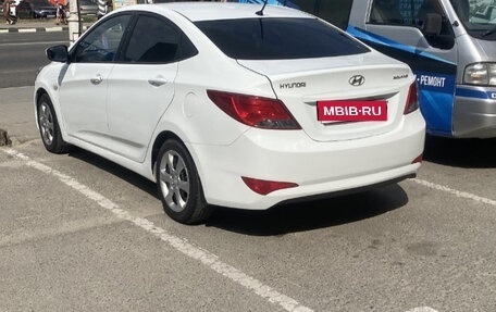 Hyundai Solaris II рестайлинг, 2015 год, 770 000 рублей, 1 фотография