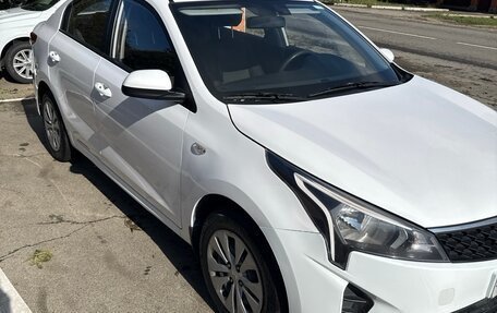 KIA Rio IV, 2021 год, 1 080 000 рублей, 1 фотография