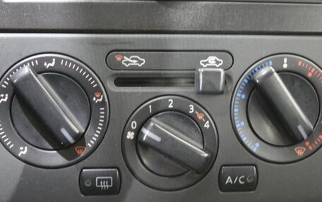 Nissan Tiida, 2011 год, 700 000 рублей, 16 фотография